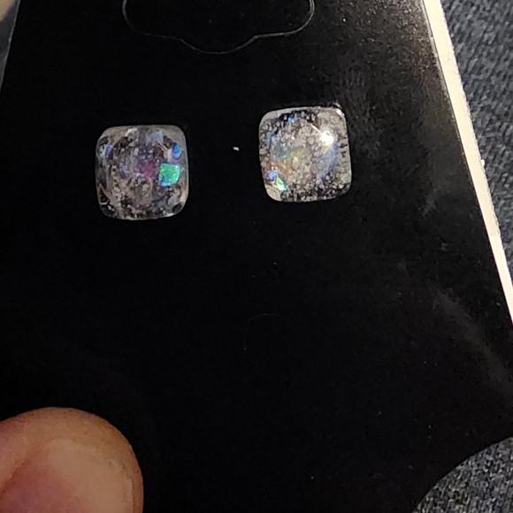 Iridescent resin Square Stud Earrings - Picture 4 of 4